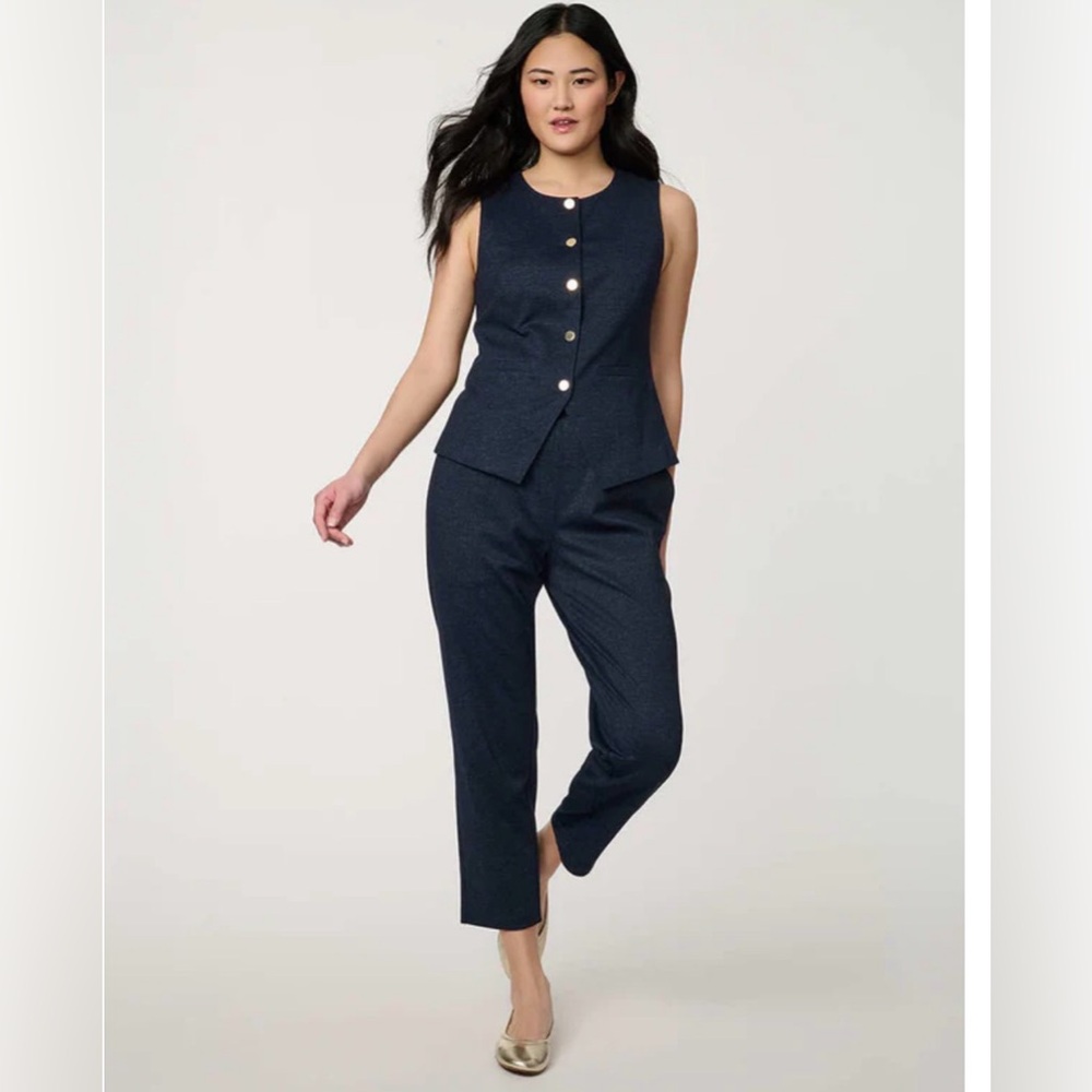 Bernardo Fashion Button Down Crew Neck Vest